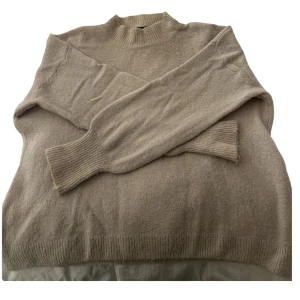 Stickad tröja - Så fin! Bra skick!