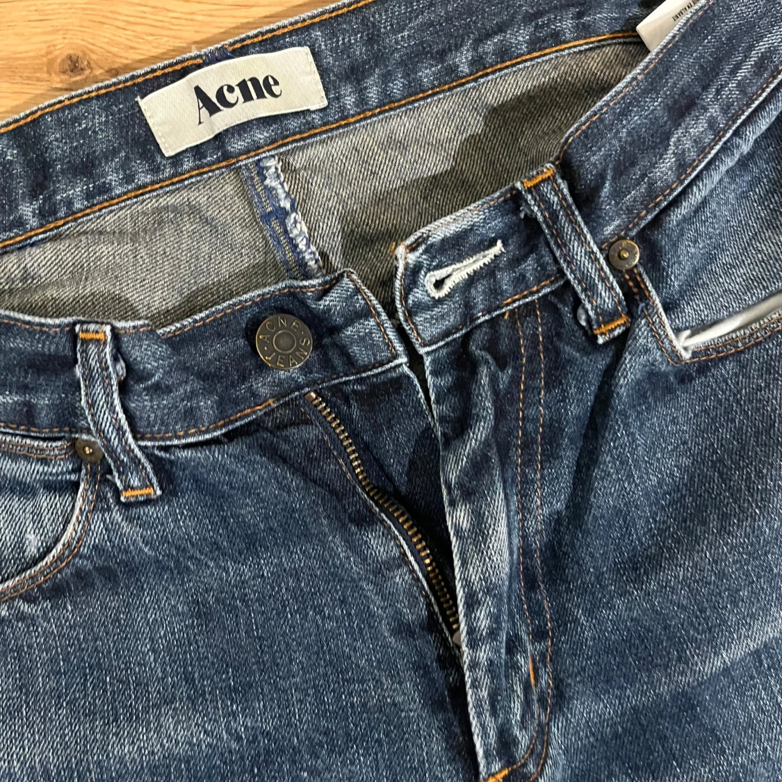 Blå jeans från Acne - 90