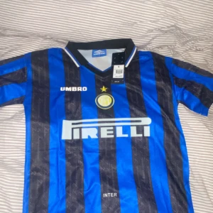 Inter Milan säsong 1996 - Oanvänd retro tröja från Inter Milan. Storlek S/ 170-180