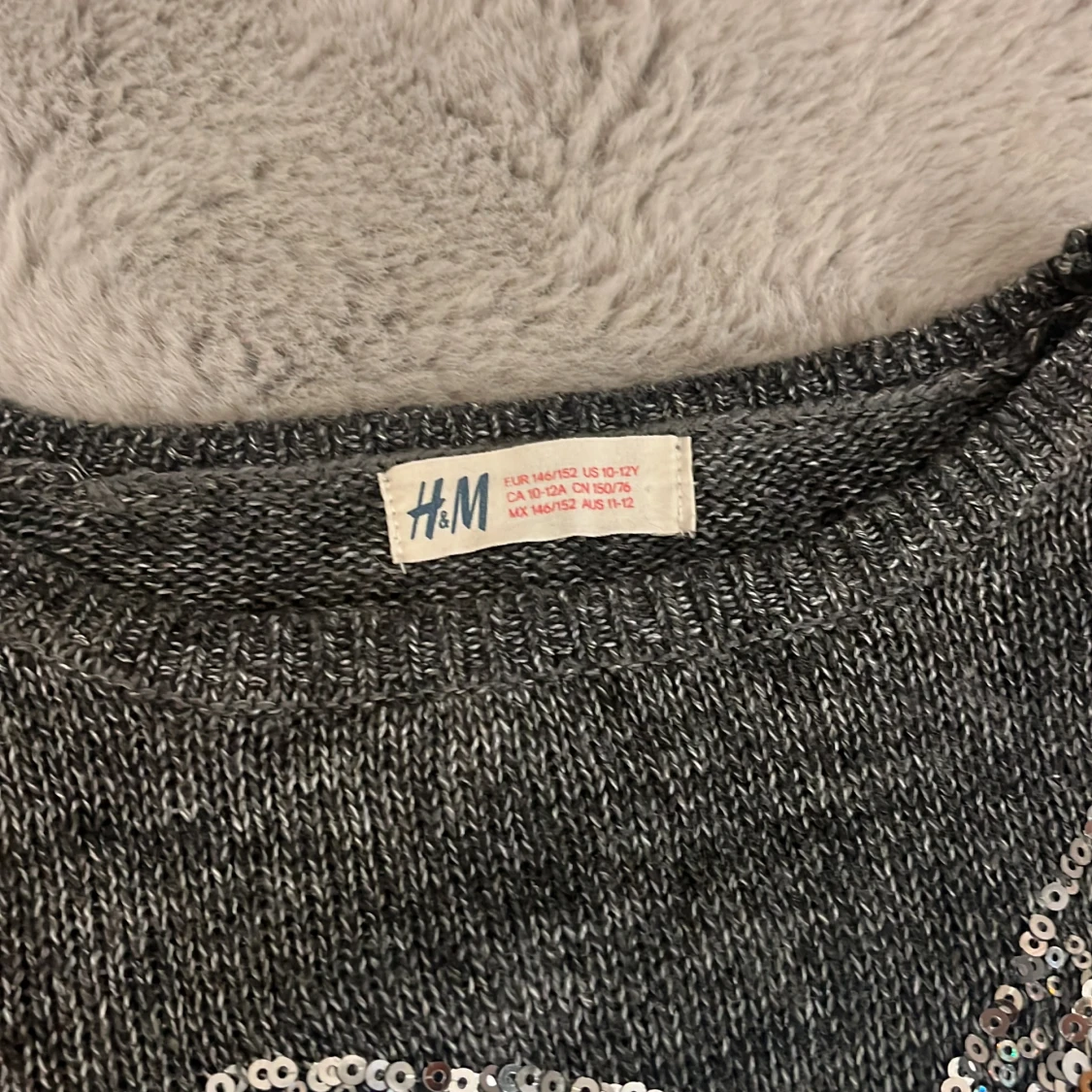 Grå stickad tröja med stjärna från H&M - 2