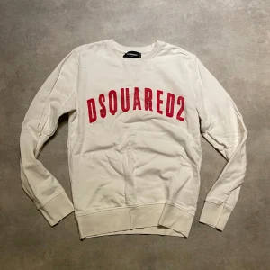 Dsquared2 tröja - Mycket gott skick , storlek M ! Vid frågor är det bara att höra av sig ! Allt gott.
