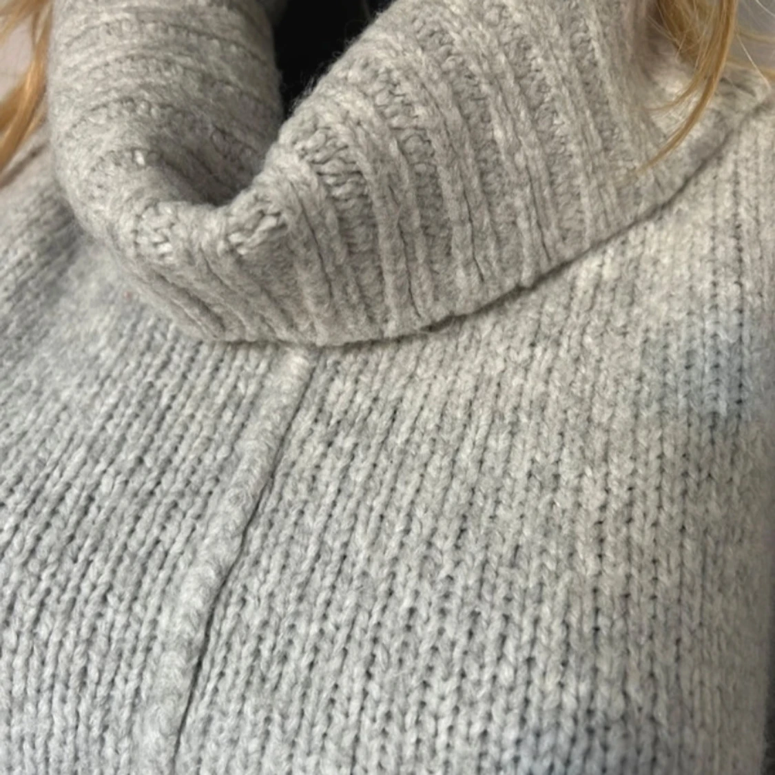 Grå stickad polotröja från Dunnes - 93