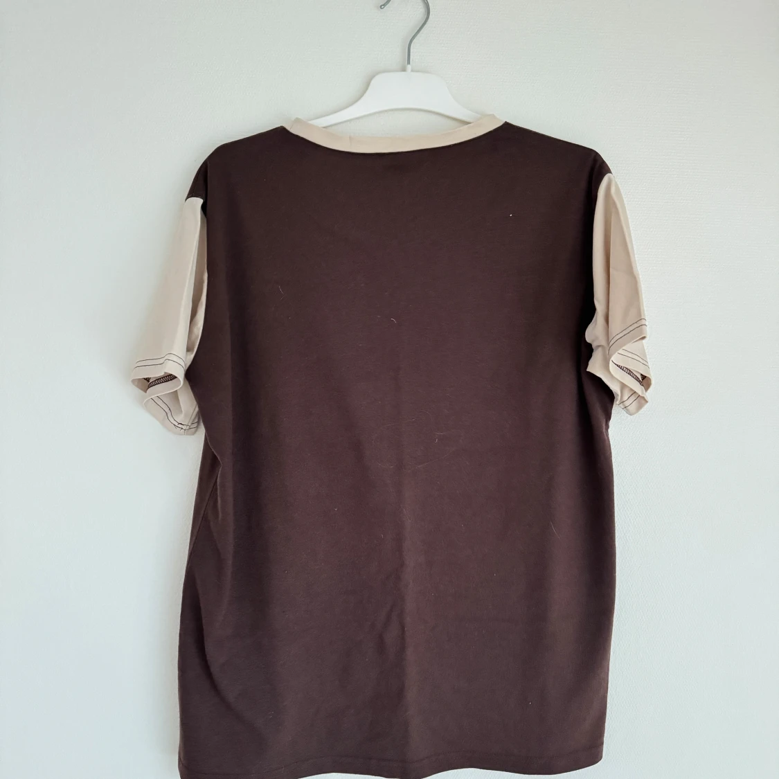 Brun och beige t-shirt med Eclipse-tryck - 90