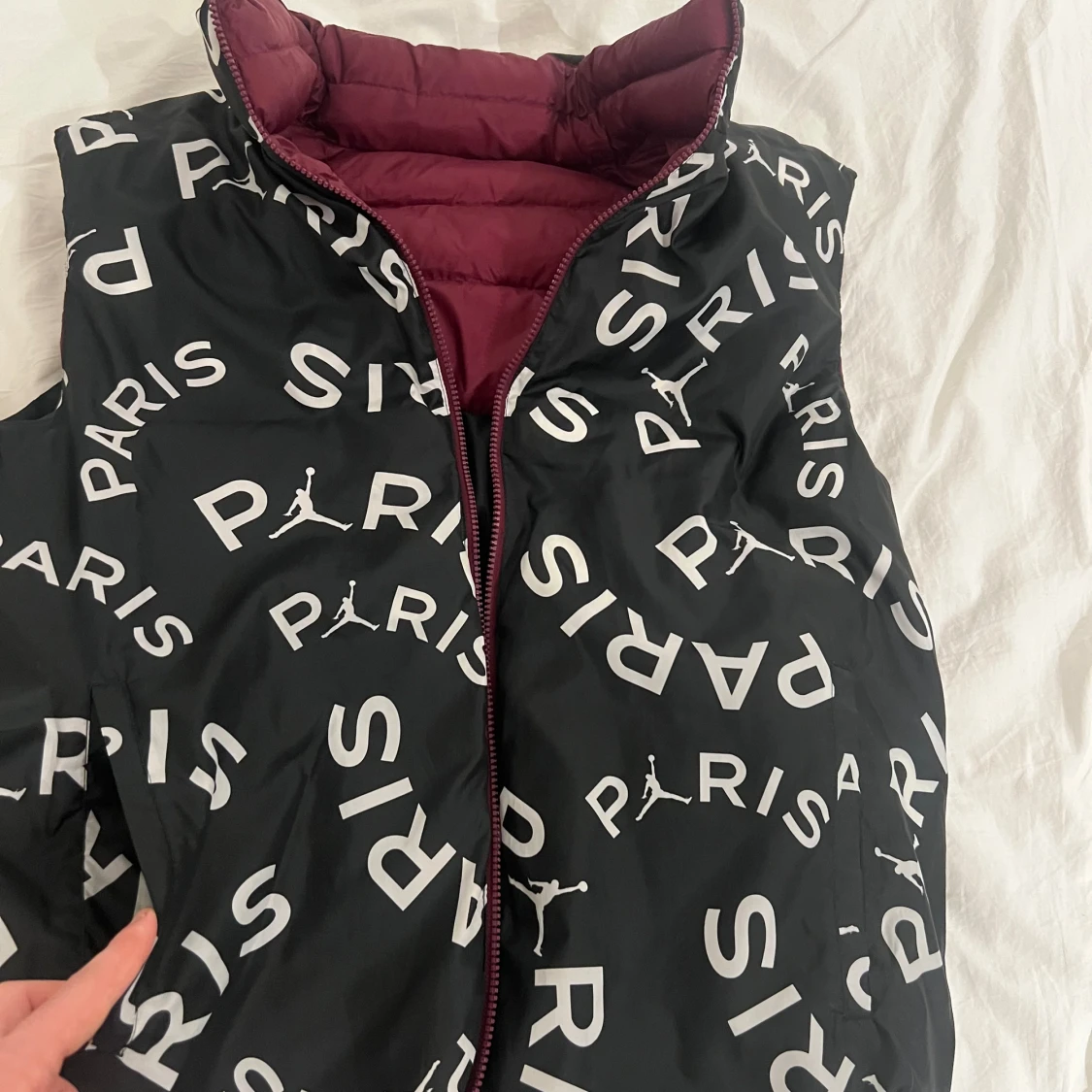 Svart och vinröd dunväst från Jordan x PSG - 91
