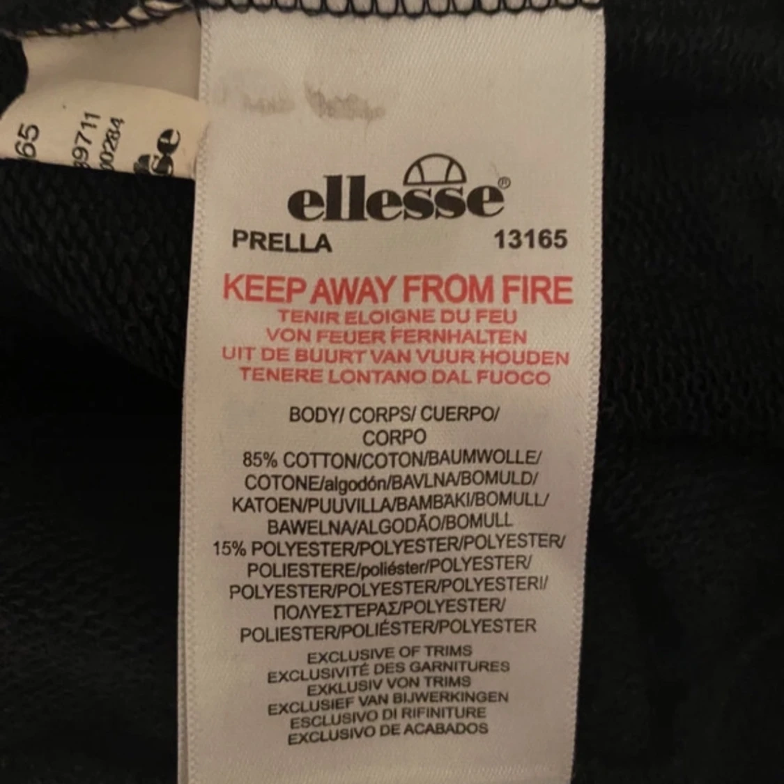 Svart långärmad tröja från Ellesse - 92