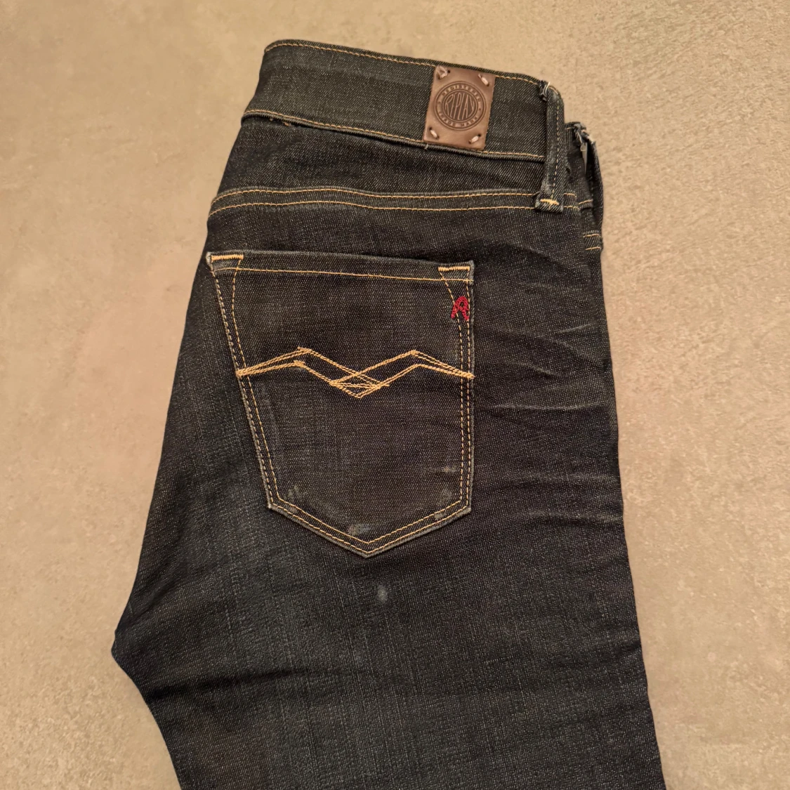 Mörkblå jeans från Replay - 91