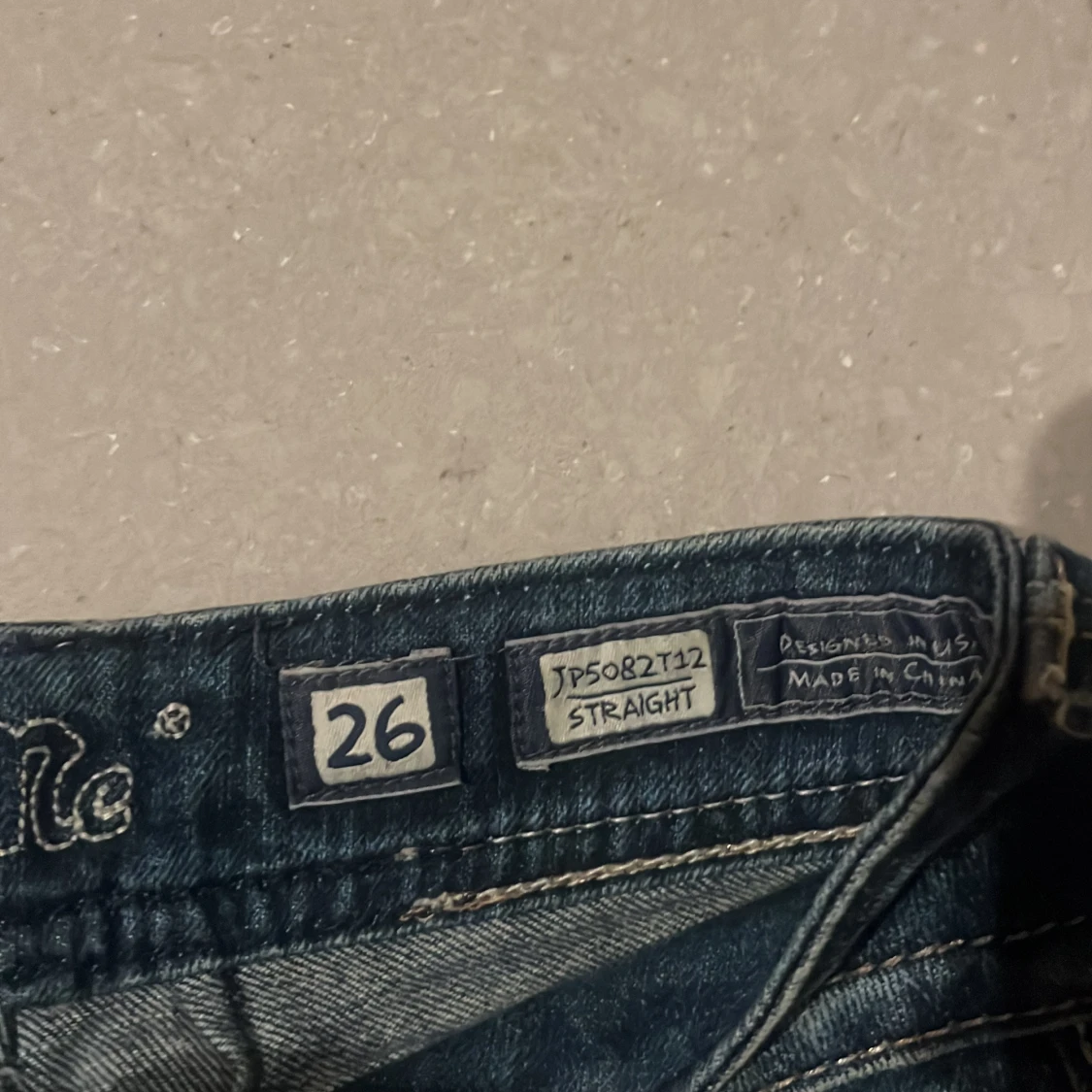 Blå jeans med broderade detaljer - 92