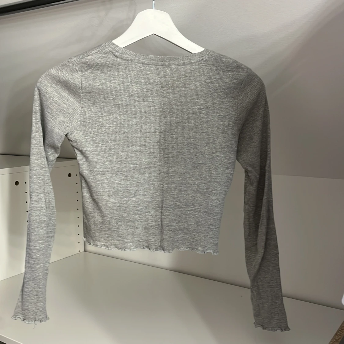 Grå ribbad tröja från MANGO - 90