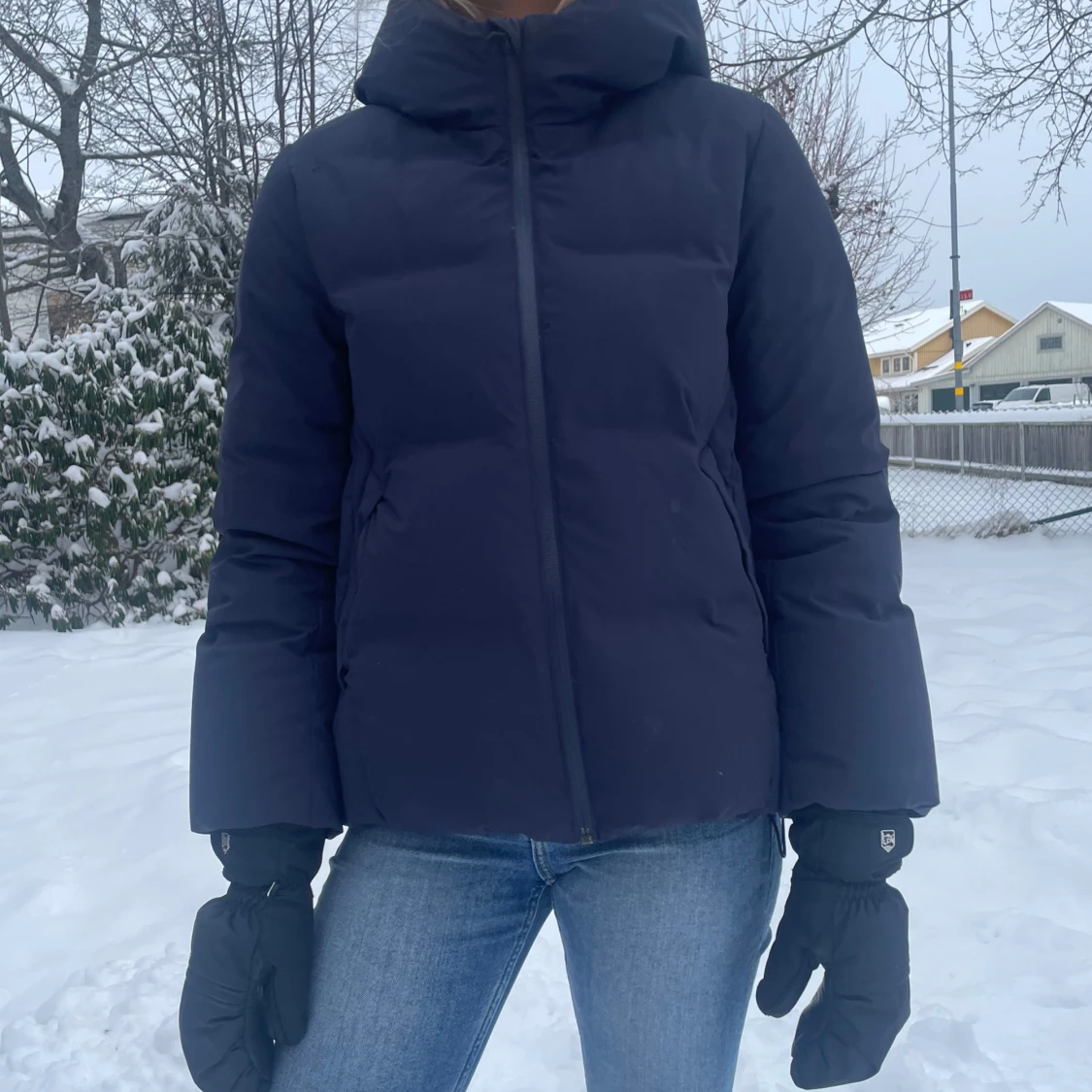 Mörkblå dunjacka uniqlo