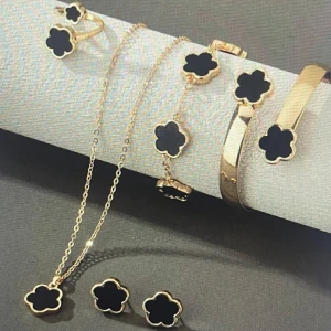 Klöver sett  - Finns nu att förbeställa i alla färger 