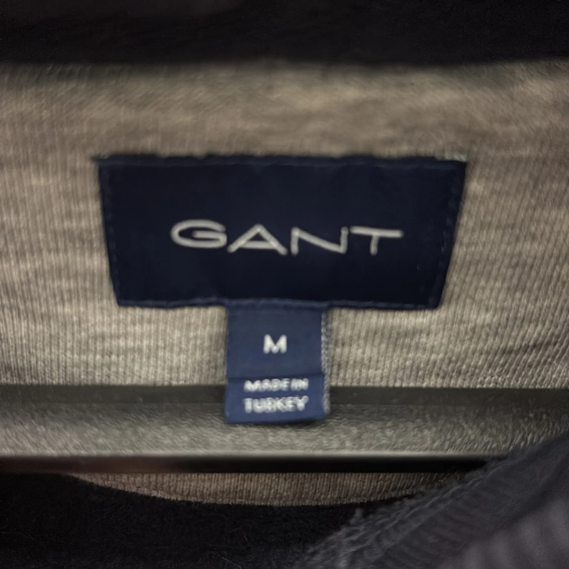 Mörkblå hoodie från GANT - 90
