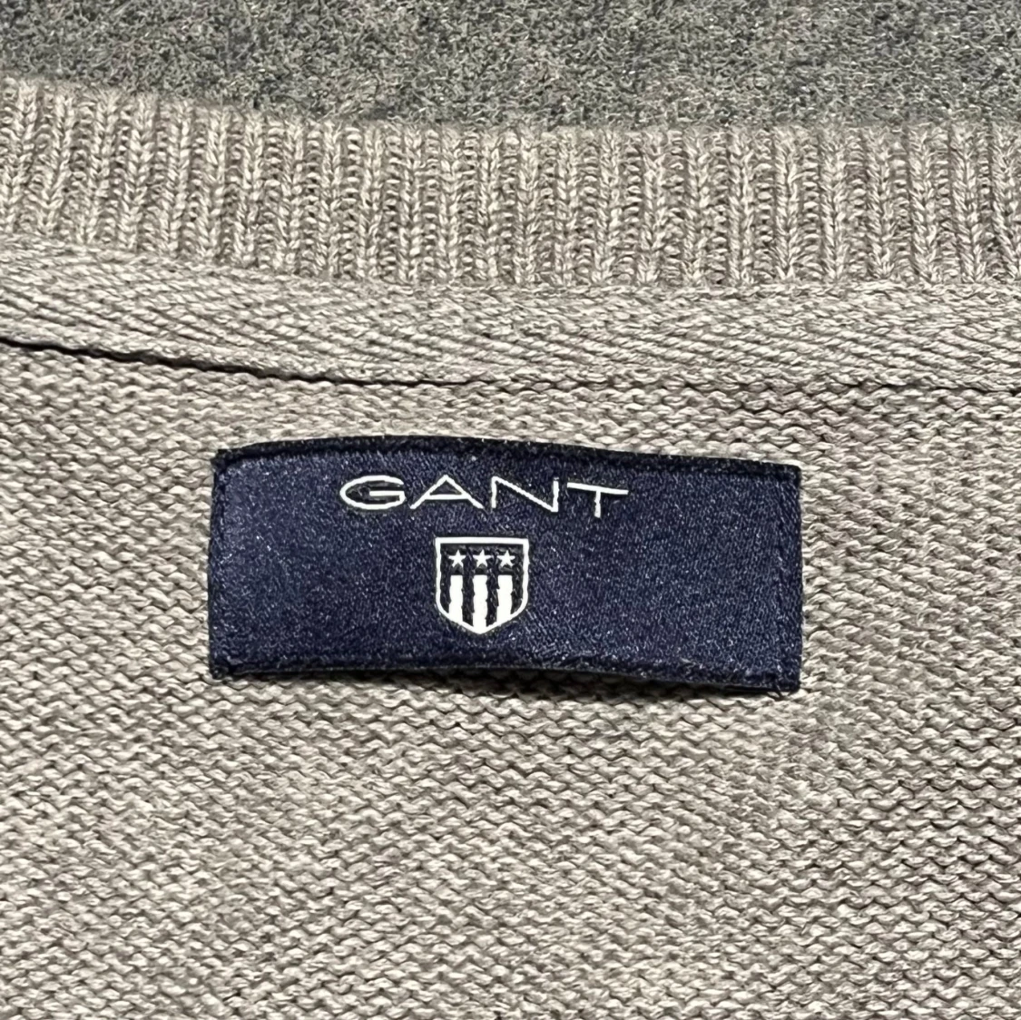 Stickad grå GANT tröja  - 2
