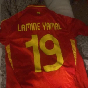 Fotbollströja - Lamine Yamal Spanien tröja EM edition. Oanvänd