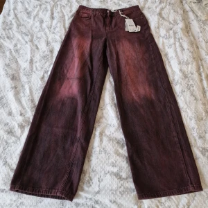 Lågmidjade vida jeans - Lågmidjade vida jeans, helt nya med lappen kvar från NA-KD