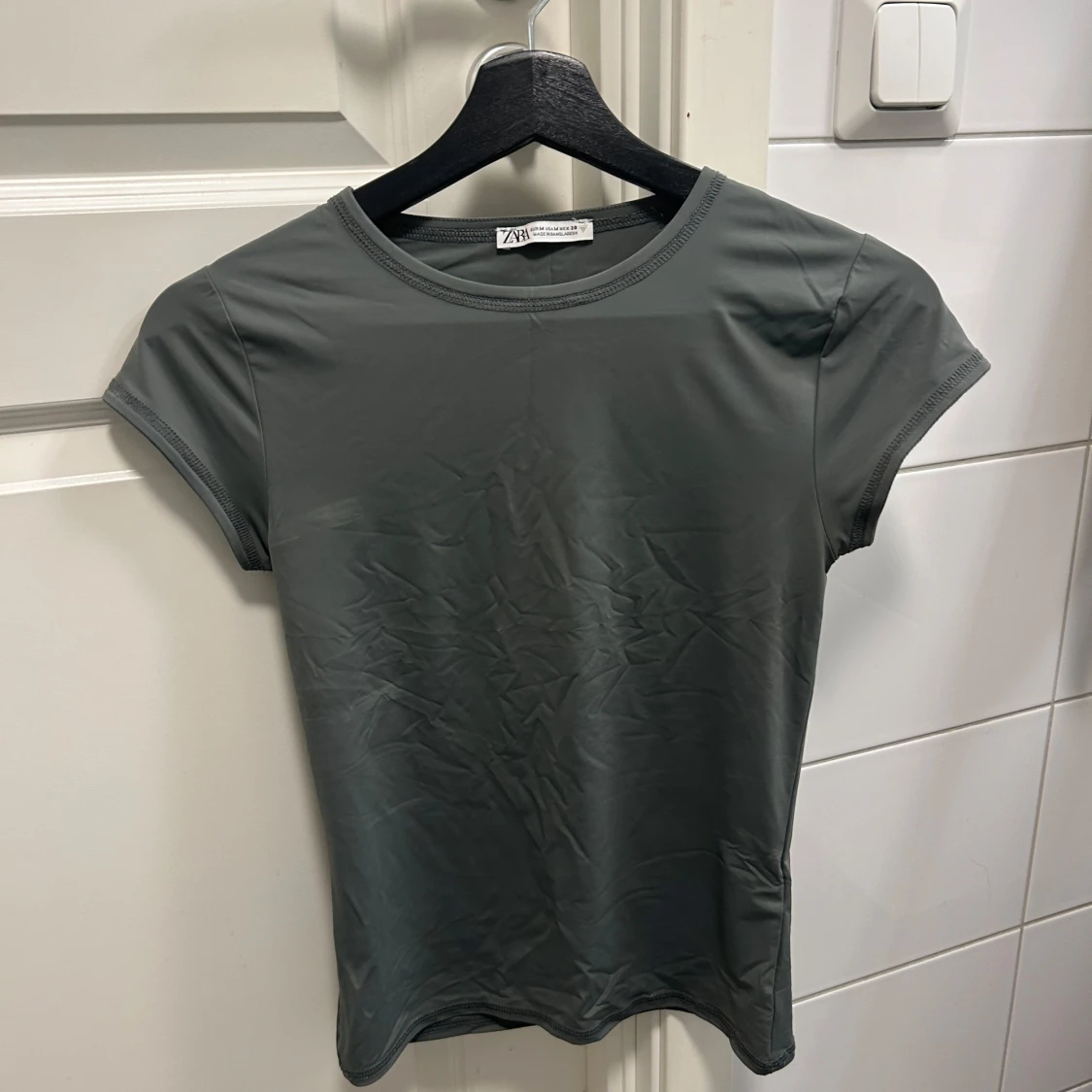 Militärgrön t-shirt från Zara - 2