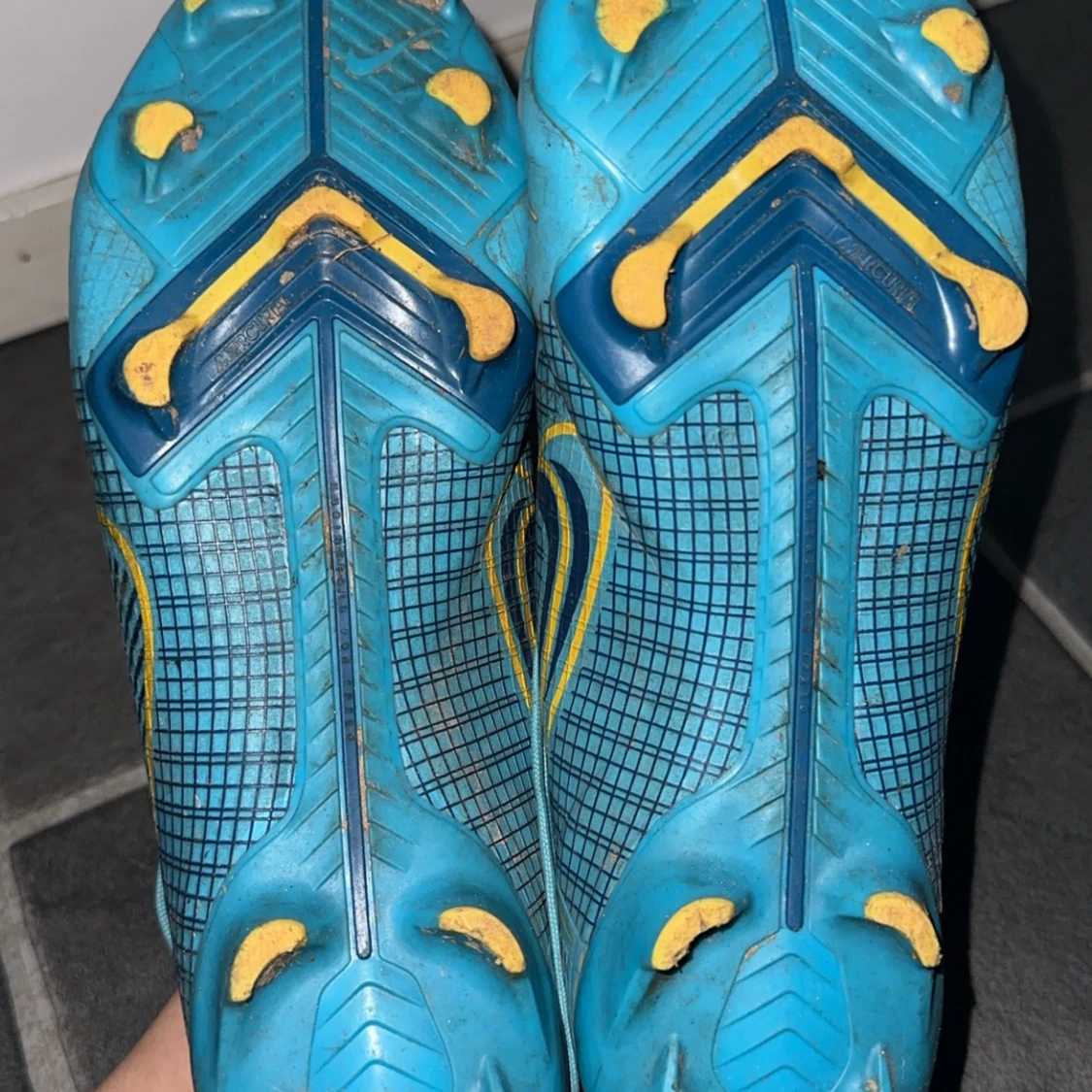 Blå/gula Nike mercurials  - 3