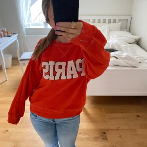 Orange sweatshirt - fin tröja som inte är använd så mycket !