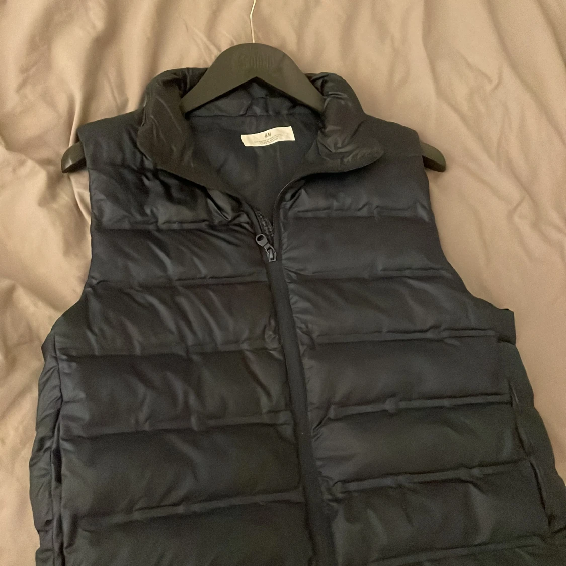 Svart dunväst från H&M - 4