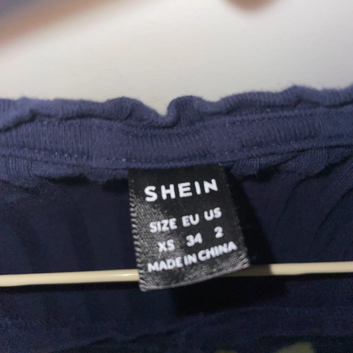 Ribbad tröja med knappar  - 1