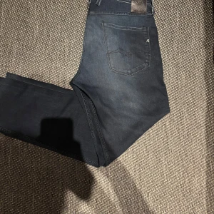 Replay jeans ambass - Replay jeans i modellen ambass| skick 9,5/10| Storlek 34-32| pm för mer info🙌🏼