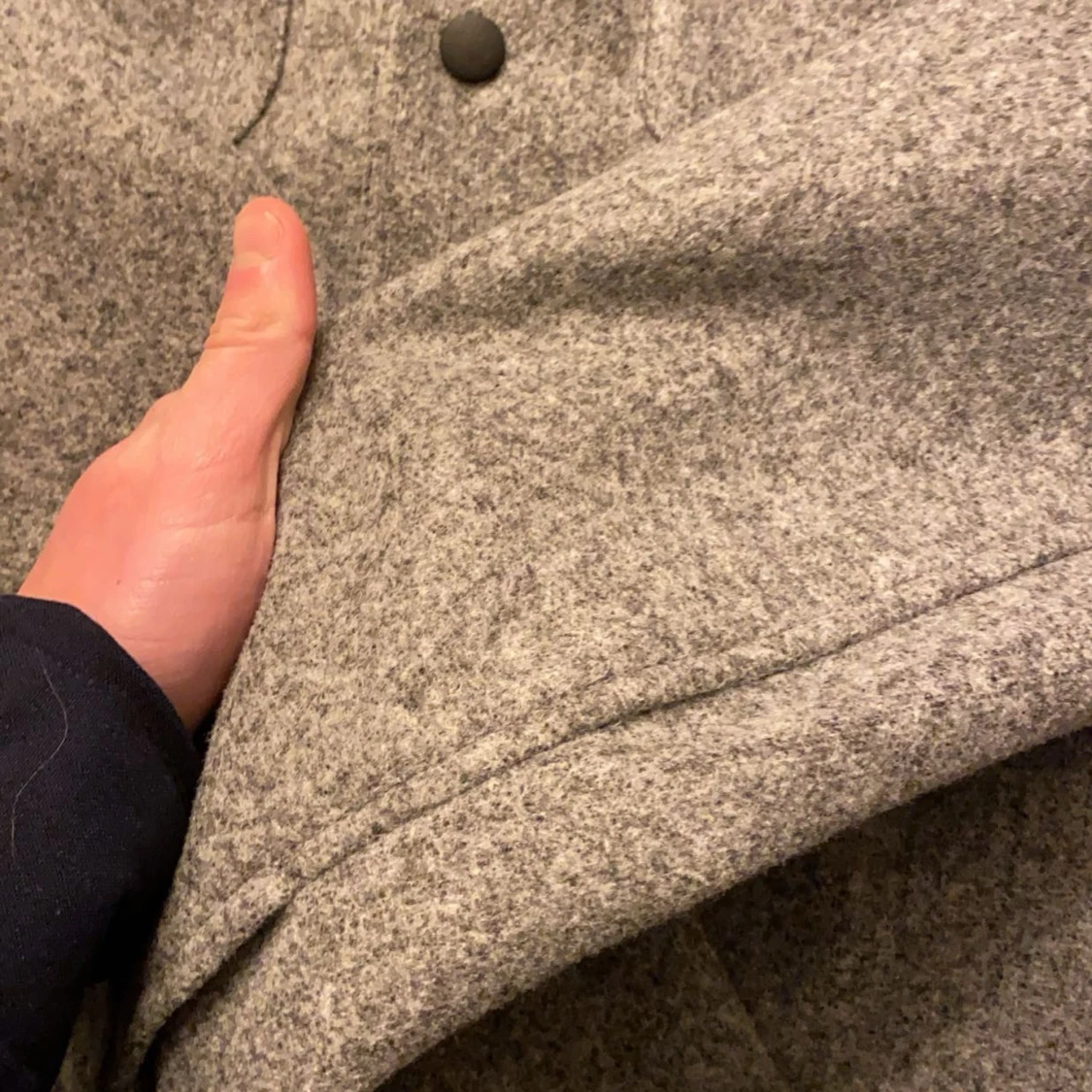 Grå ulljacka med knappar - 3