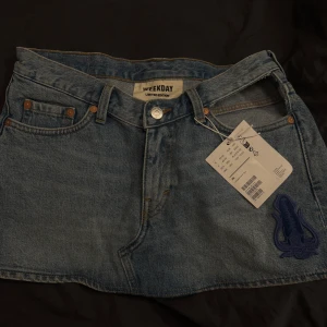 Blå jeanskjol från Weekday - Blå jeanskjol från Weekday som är nu slutsåld överallt:/ original pris:550