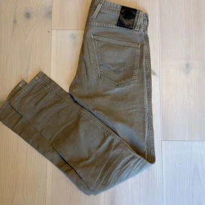 Replay Anbass i storlek 28/32 - | Replay Anbass | Storlek 28/32 | Färg: beige |