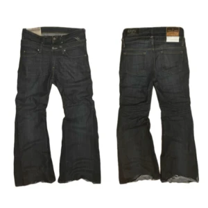 NVR doublewaist flare jeans - Intressekoll på custom jeans. Dessa är ett par doublewaist flare jeans (acne och replay) som jag har gjort. Jag gör custom 1of1 jeans för mitt märke NVR. Det här är bara en intressekoll, med det sagt så är dom här inte till salu just nu. Men hör gärna av dig vid intresse för liknande jeans.