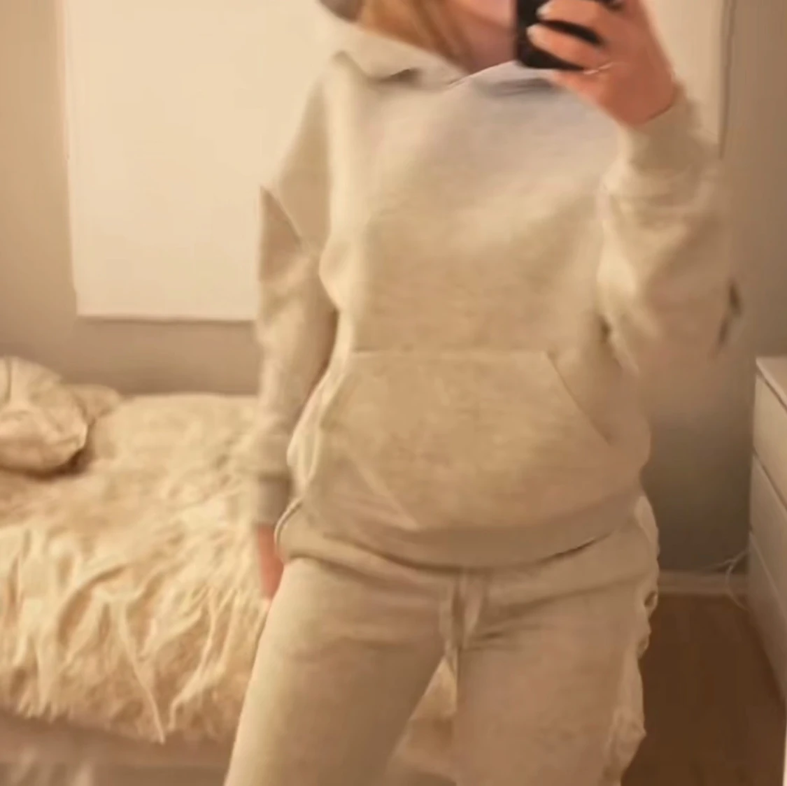 Grå hoodie gina tricot 