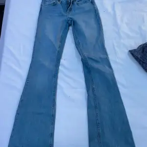 Jeans ifrån lager 157 , low waist 