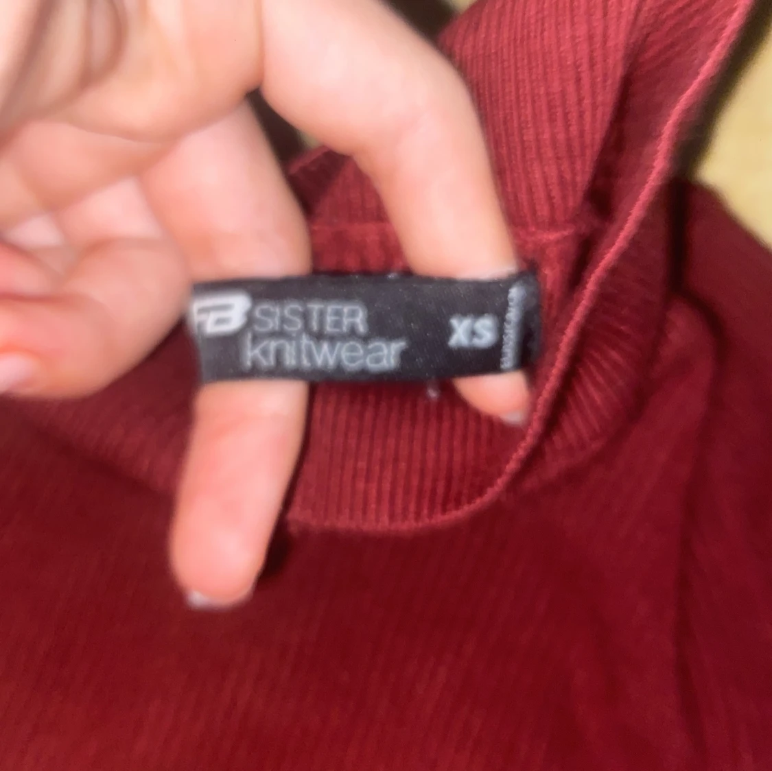 Vinröd ribbad polotröja - 93