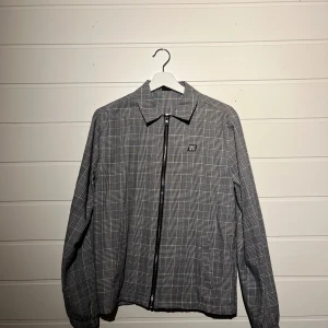 Grå rutig jacka från SweetSktbs. - Höst/vårjacka skick 9/10.