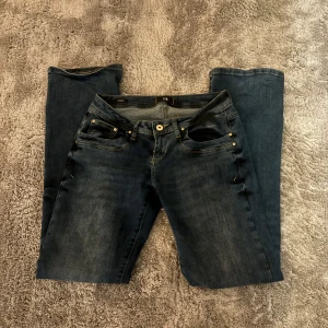 Ltb jeans  - Säljer mina super populära LTB jeans då de aldrig kommer till andvändning. De är som nya dock är inte prislappen kvar. De är i storlek w27 L32 ❣️❣️köptes för över 1000