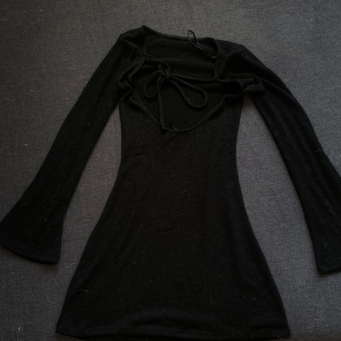 Svart klänning med knytband - 90