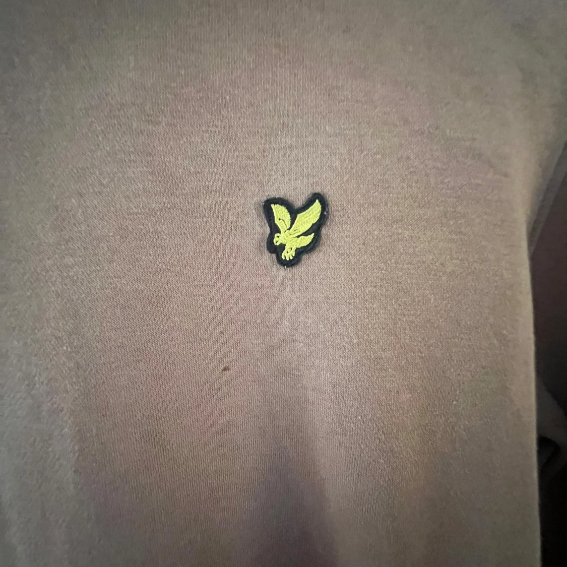 Brun hoodie med logga - 91