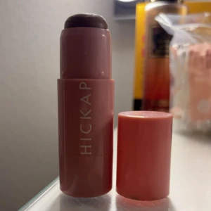 Bronzerstick från Hickap  - Säljer mitt bronz stick från hickap då den blir fläckig på mig❤️Hot Chocolate