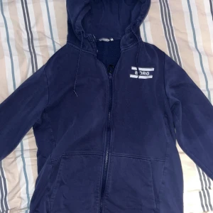 Björn Borg zip hoodie - Hej, säljer nu min zip hoodie från Björn Borg. Är i fint skick och storlek M. Kom för frågor och funderingar.