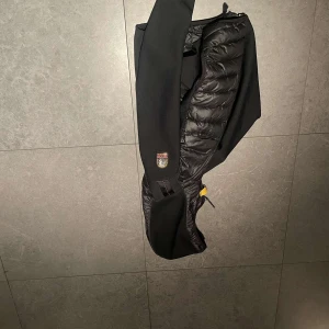 Parajumper cardigan - Storlek M Skick 8,5/10 pris ej hugget i sten