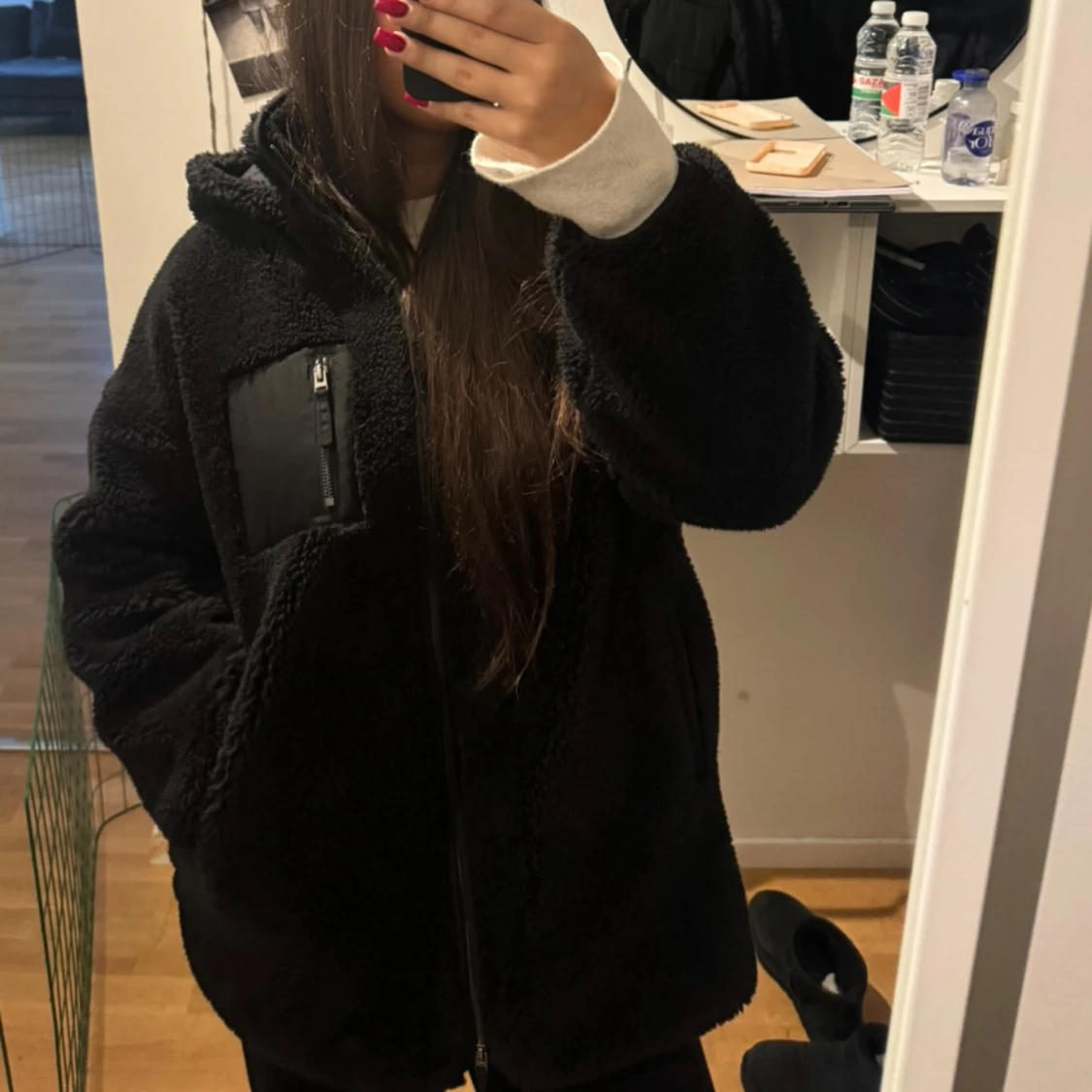 Svart teddyjacka med dragkedja