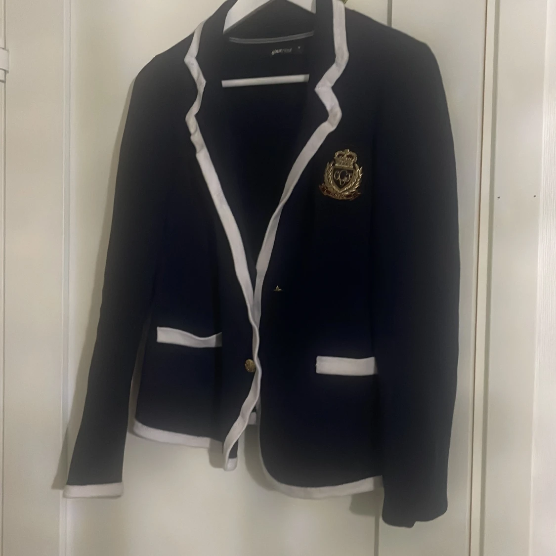 Mörkblå kavaj från Gina Tricot - 90