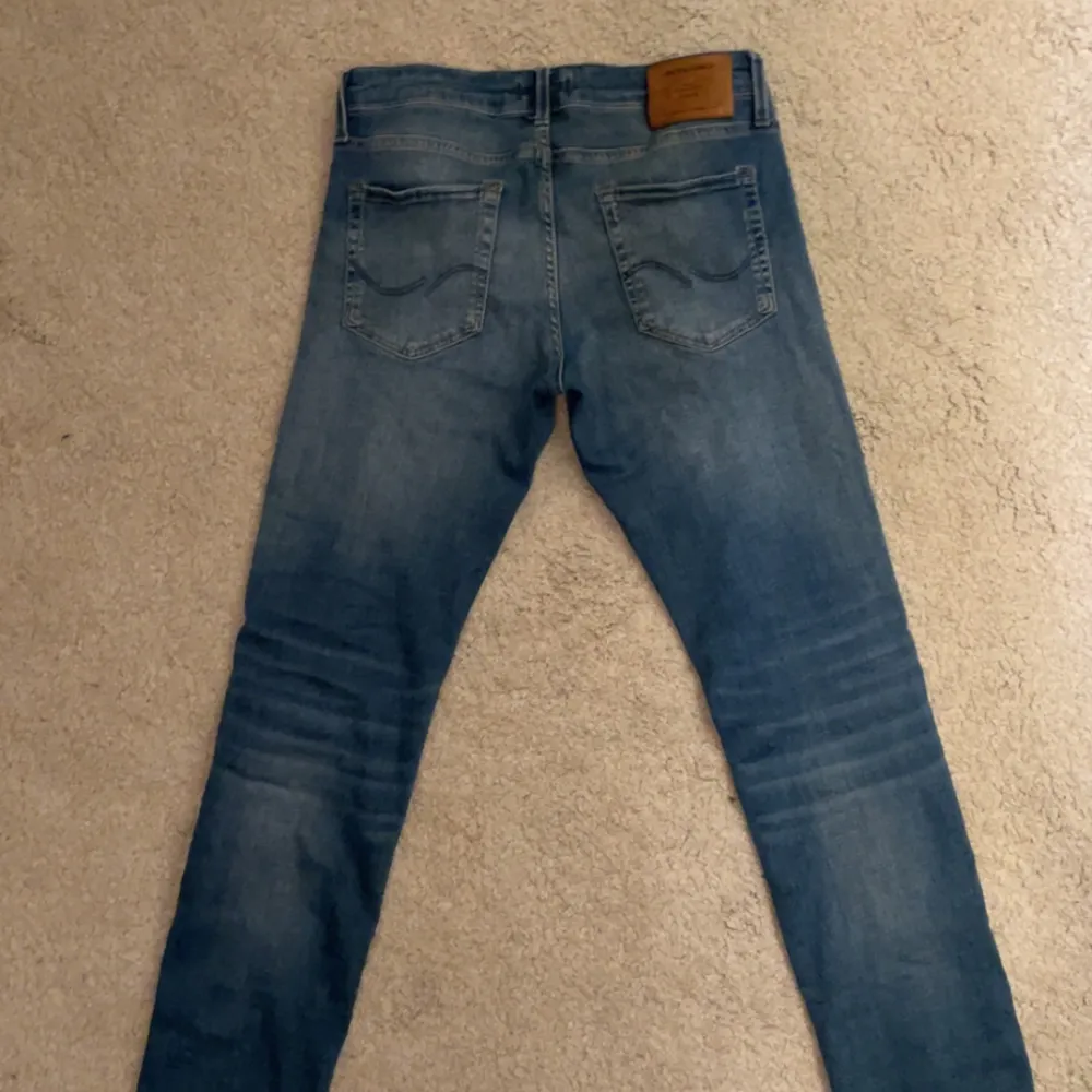 Slim-fit jeans från jack & jones, riktigt feta jeans som har varit mina favorit jeans ett tag. Jag köpte de 2 månader sedan och har inte haft nå problem med de. W29 L30. Jeans & Byxor.