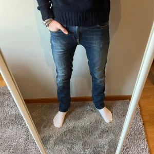 Nudie Jeans - Feta Nudie Jeans! | Skick 9,5/10 | Nypris 1800kr, vårat pris endast 499kr | Modell ”Tube Kelly” | Storlek 28/32 | Svarar gärna på era frågor och funderingar!