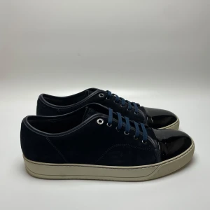 Lanvin skor  - Hej! Säljer nu dessa super feta lanvin skor. Skorna är i brutalt fint skick 9/10. Uk10 passar 45. Hör av dig vid frågor!