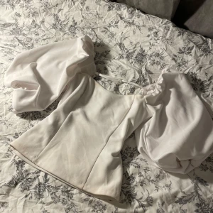 Fest topp  - Supersnygg och inte mycket använd!❤️