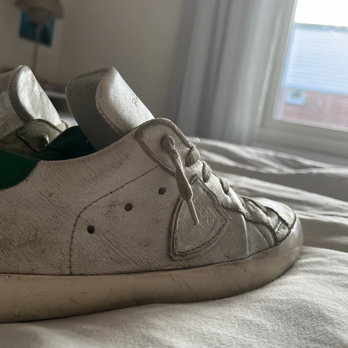 Vita Philippe model sneakers med gröna detaljer  - 91