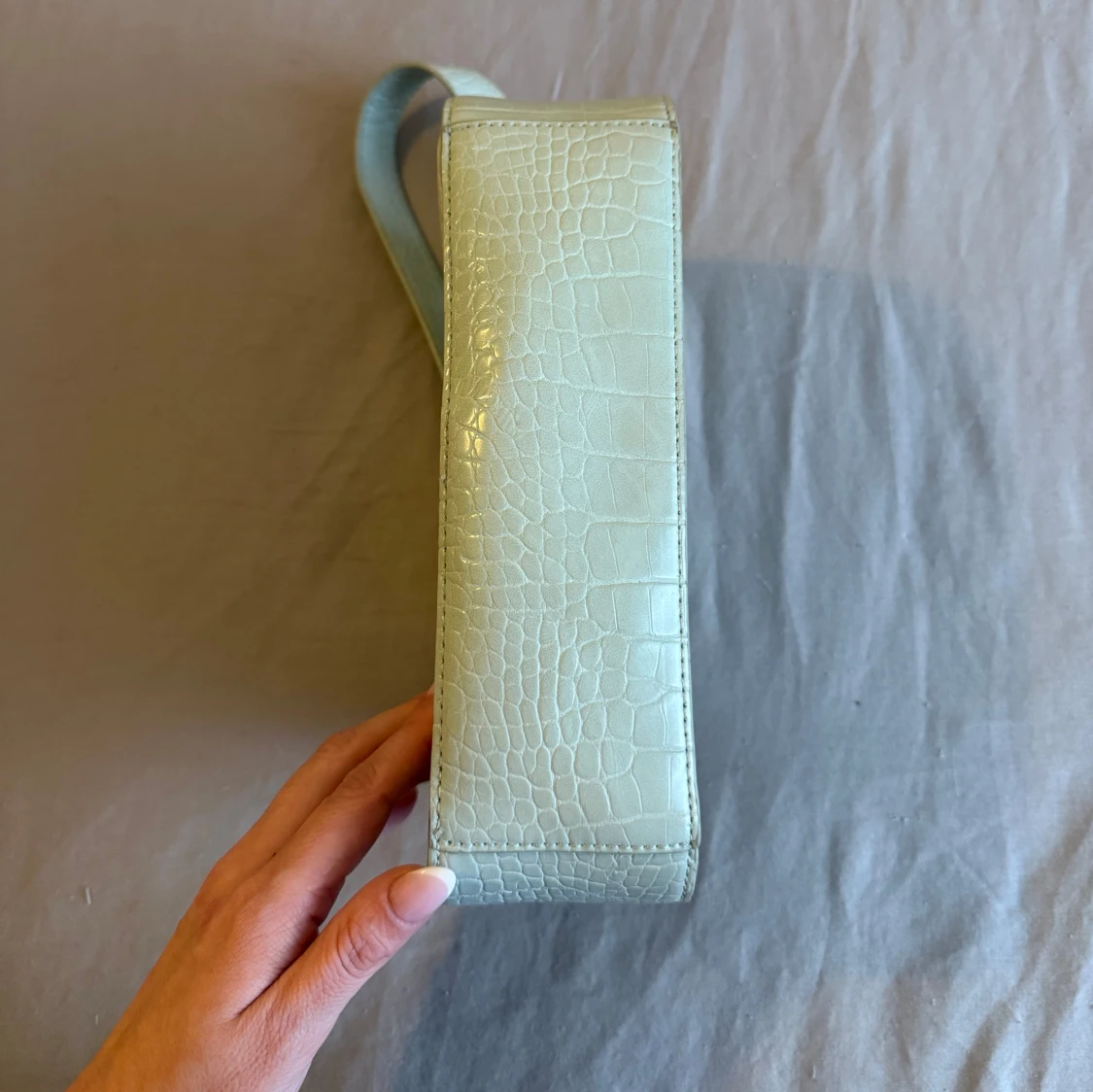 Mint axelväska med krokodilmönster - 91