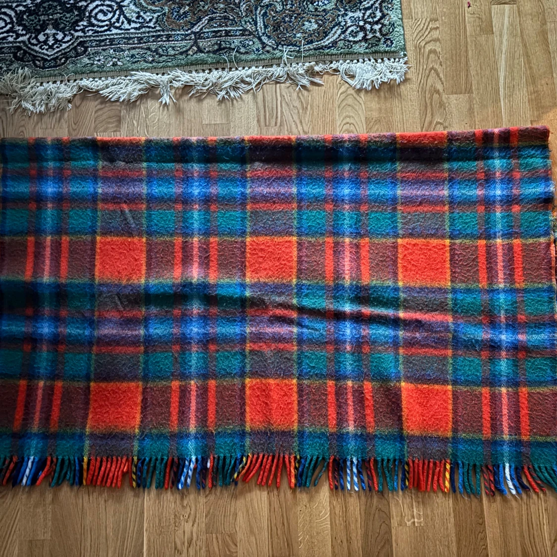 Rutig filt med fransar - 92