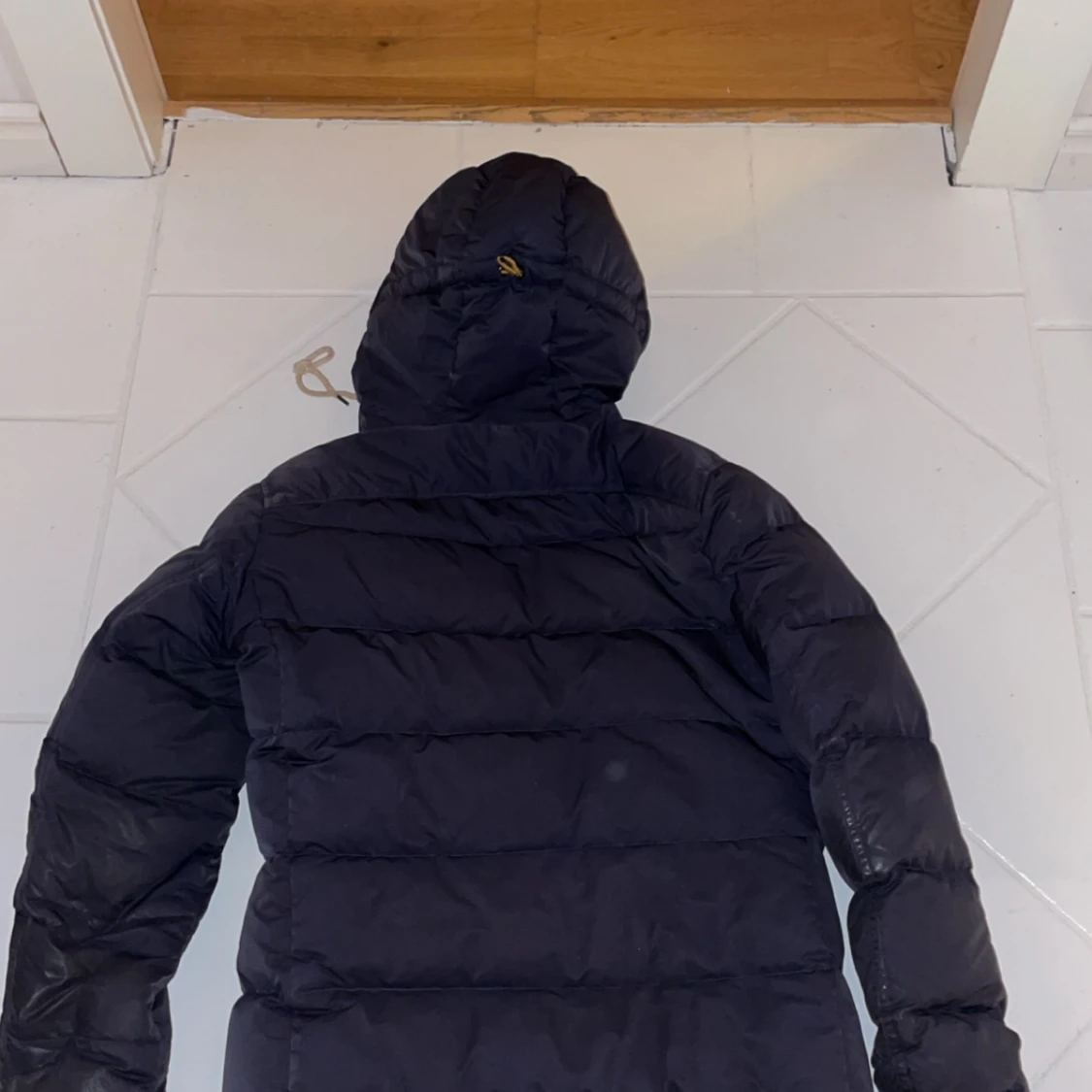 Svart dunjacka från Peak Performance - 90