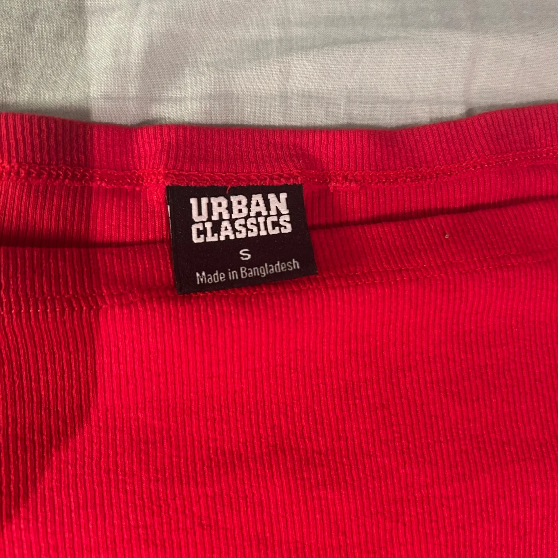 Röd offshoulder topp från Urban Classics - 90