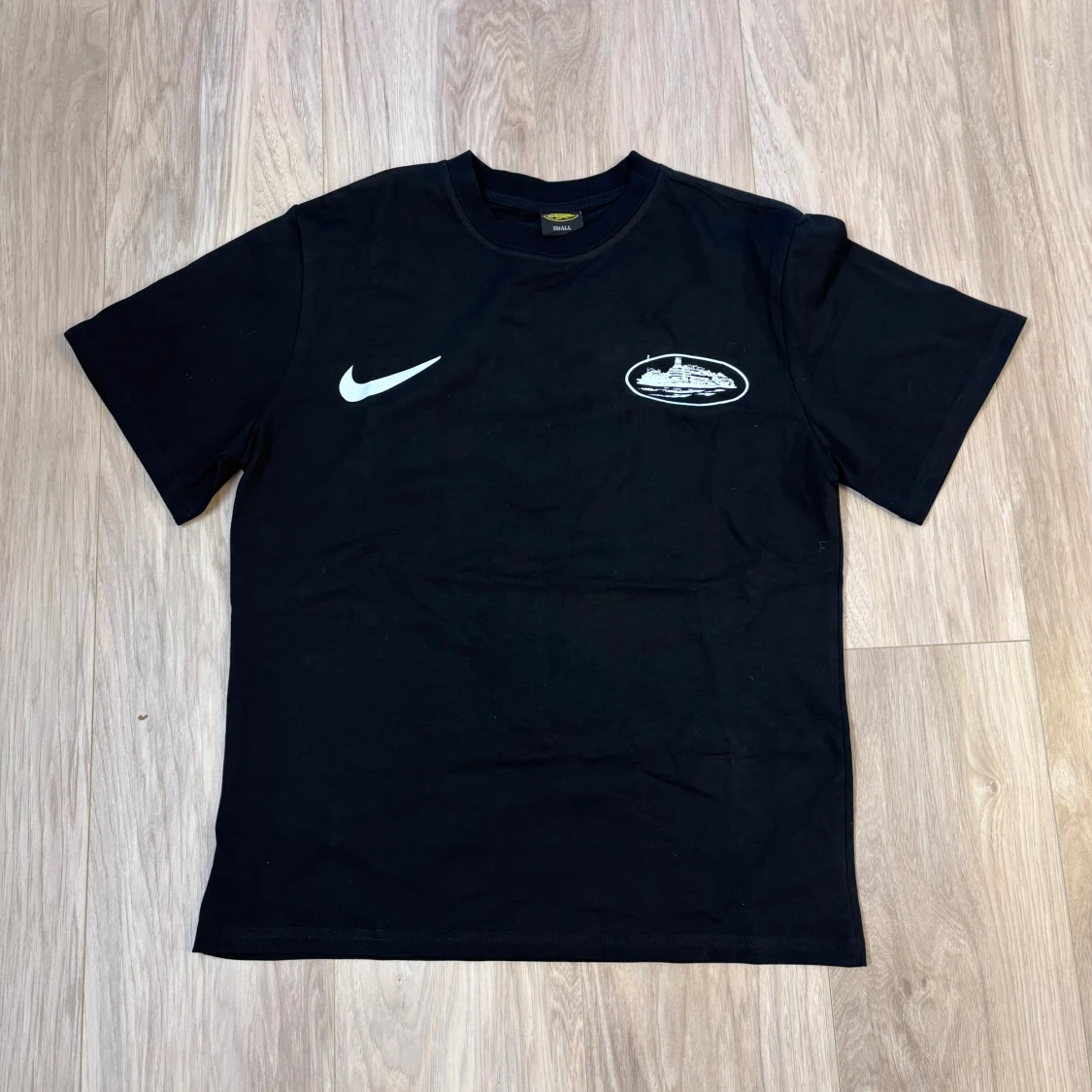 Svart t-shirt från Nike och Corteiz - 1